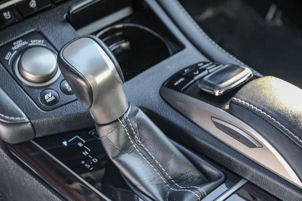 Used 2017 Lexus ES 300h w/ Luxury Package FWD image 20