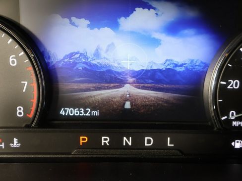 Used 2022 Ford Explorer XLT image 39