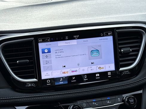 New 2026 Chrysler Pacifica Select image 13