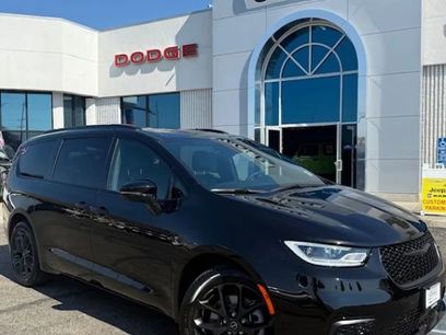 New 2026 Chrysler Pacifica Select