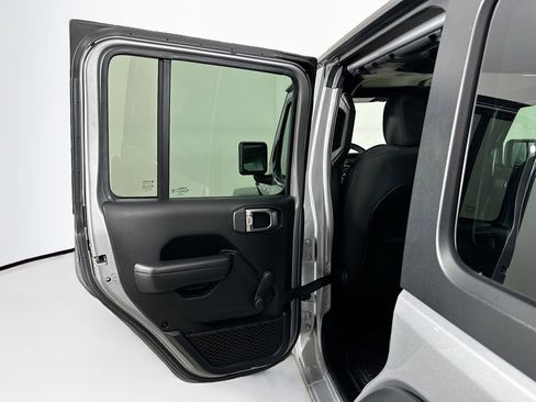 Used 2018 Jeep Wrangler Unlimited Sport image 24