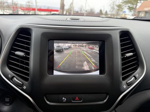 Used 2019 Jeep Cherokee Latitude Plus image 14