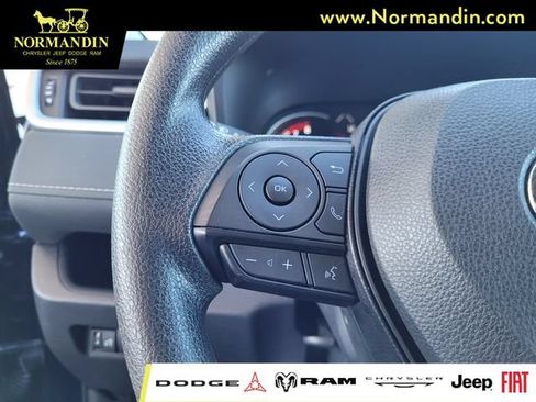 Used 2025 Toyota RAV4 XLE AWD/4WD image 14