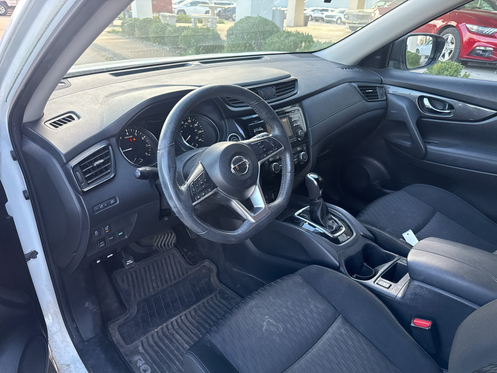 Used 2017 Nissan Rogue SV AWD/4WD image 10