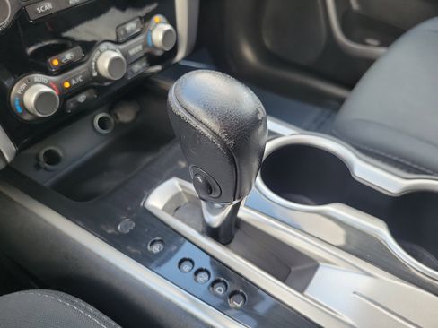 Used 2017 Nissan Pathfinder SV image 21