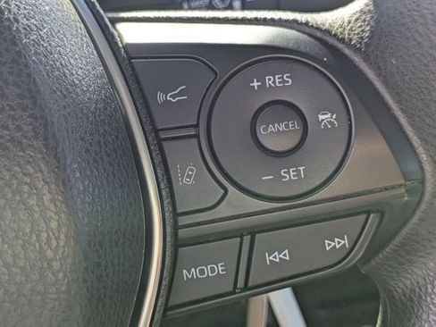 Used 2018 Toyota Camry LE FWD image 14