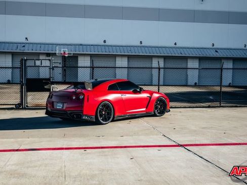 Used 2020 Nissan GT-R Premium w/ Premium Interior Package image 19