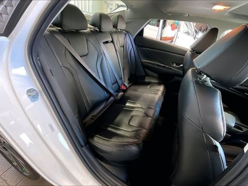 Used 2025 Hyundai Elantra Limited image 15