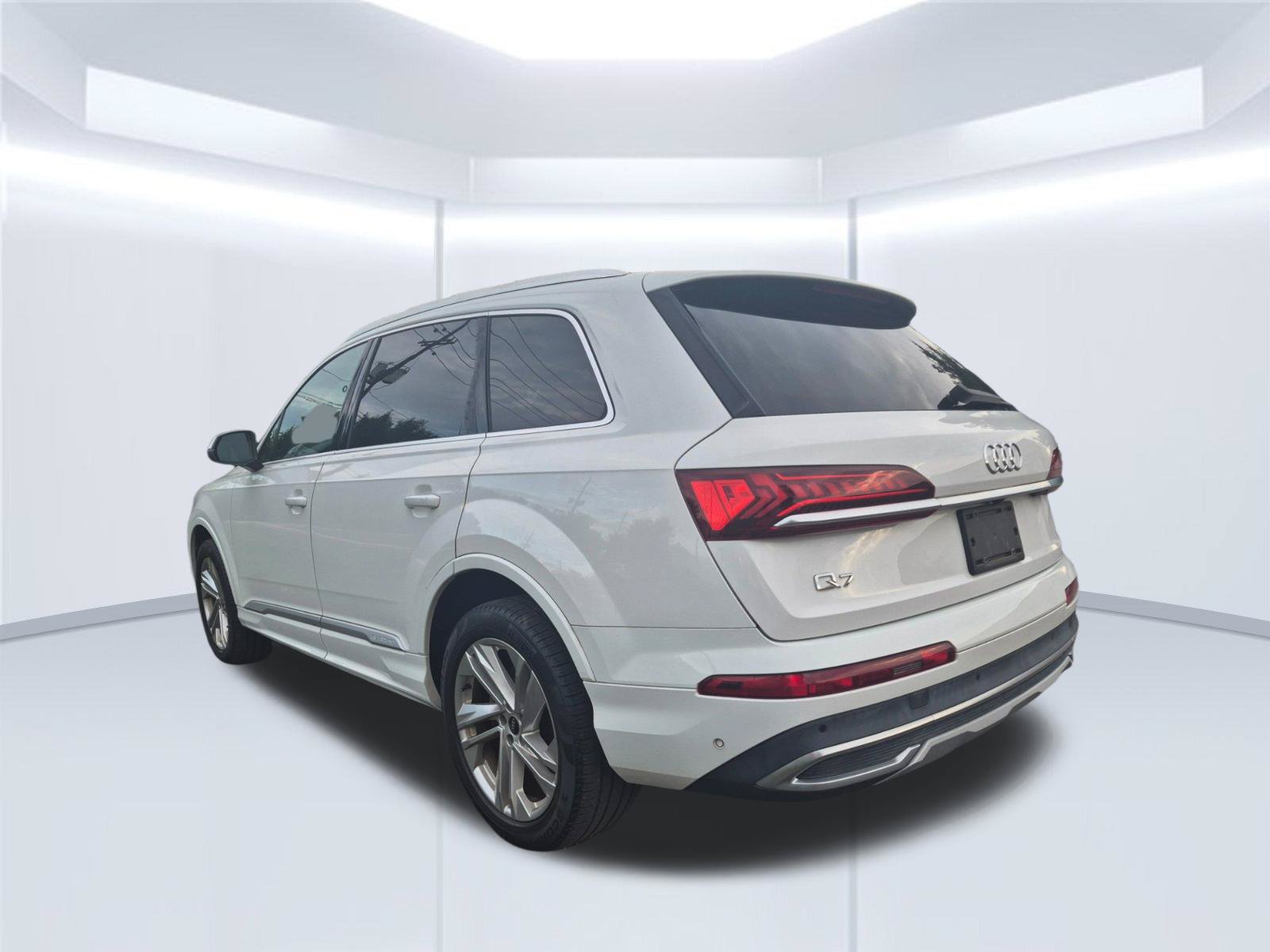 Used 2022 Audi Q7 3.0T Premium Plus w/ Premium Plus Package AWD/4WD image 3