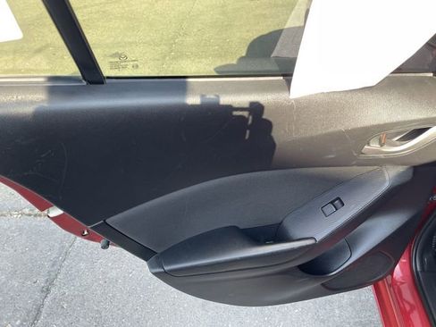 Used 2014 MAZDA MAZDA3 i Sport image 12