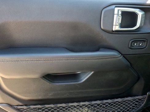 Used 2023 Jeep Gladiator Overland image 12