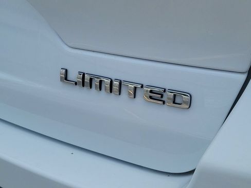 Certified 2022 Jeep Grand Cherokee Limited w/ Trailer Tow Prep Group (B) AWD/4WD image 6