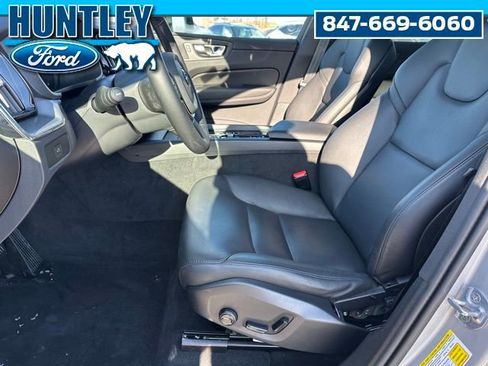 Used 2025 Volvo XC60 B5 Core image 18