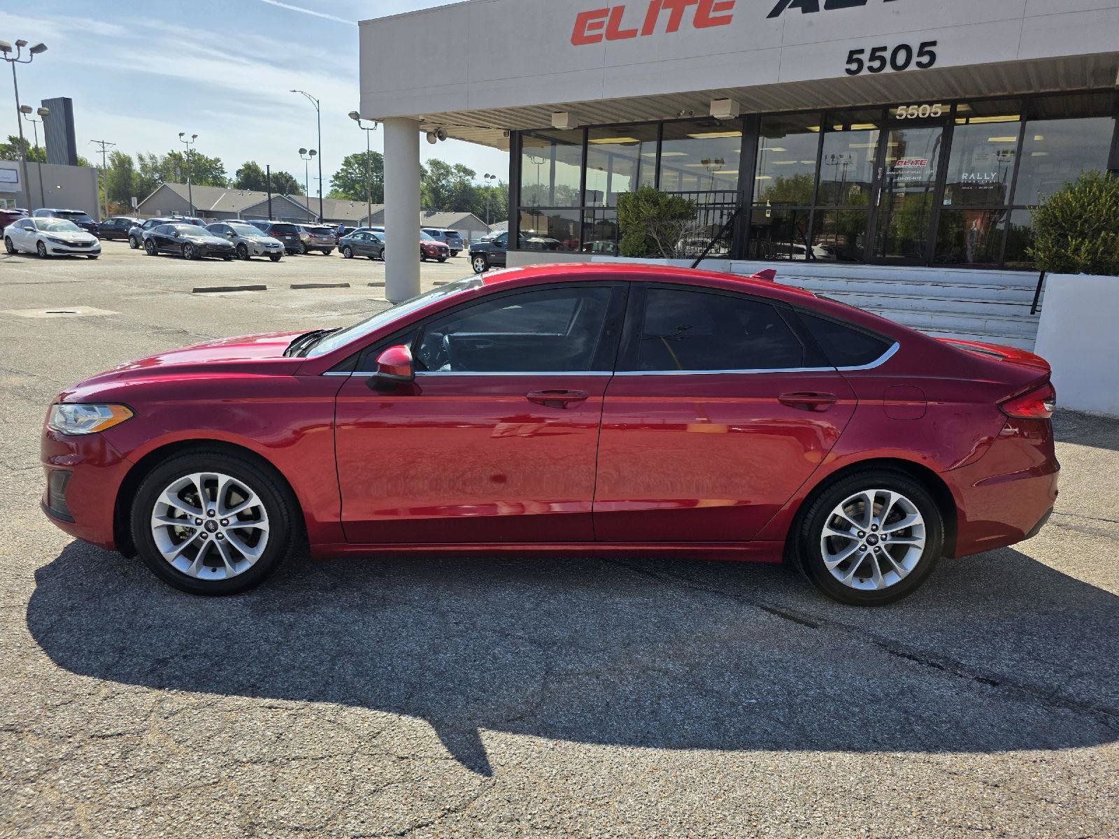 Used 2020 Ford Fusion SE FWD image 8