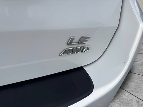 Used 2015 Toyota Sienna LE AWD/4WD image 26