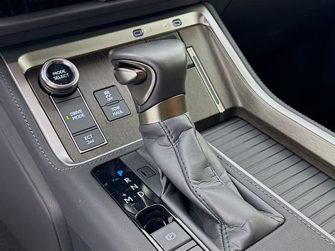 Used 2025 Lexus GX 550 w/ Cold Area Package AWD/4WD image 17