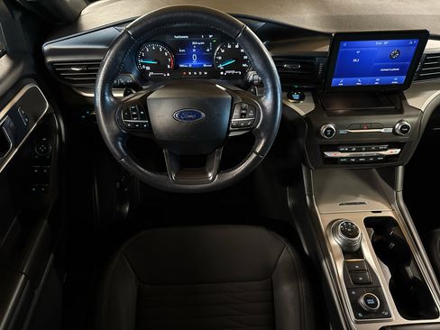 Used 2020 Ford Explorer XLT w/ Class III Trailer Tow Package image 38