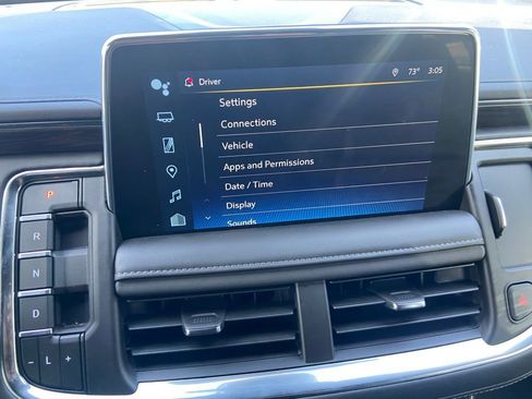 Used 2024 Chevrolet Suburban Z71 w/ Luxury Package image 26