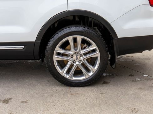 Used 2017 Ford Explorer XLT w/ Equipment Group 202A image 31