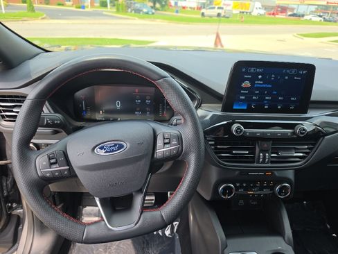 Used 2024 Ford Escape ST-Line AWD/4WD image 9