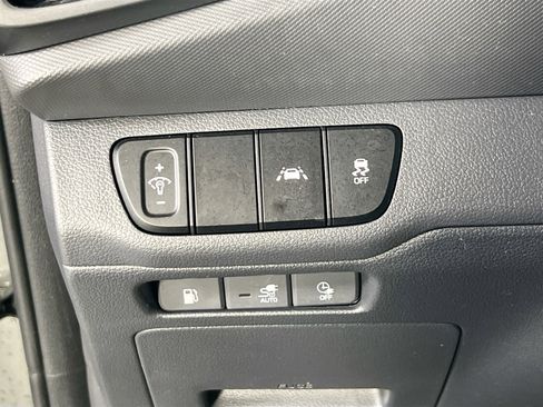 Used 2022 Hyundai Ioniq SE FWD image 10