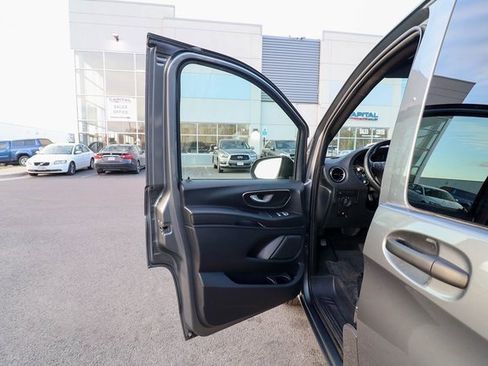 Used 2022 Mercedes-Benz Metris Passenger image 30