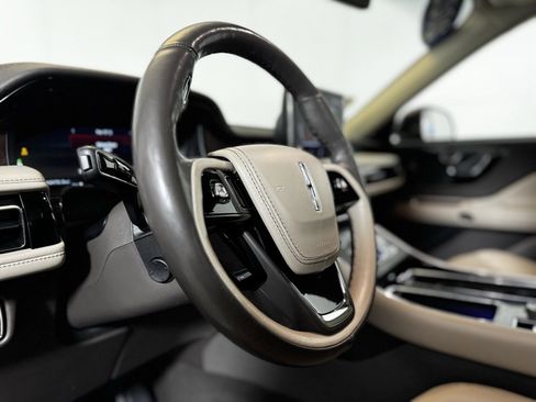 Used 2022 Lincoln Aviator Grand Touring w/ Elements Package Plus image 12