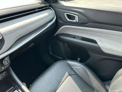 Certified 2022 Jeep Compass Latitude image 36