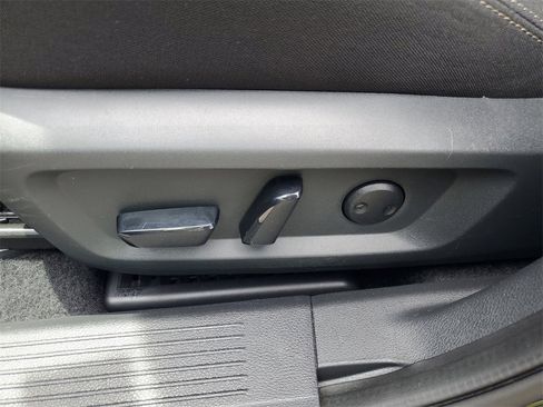 Used 2023 Nissan Rogue SV image 7