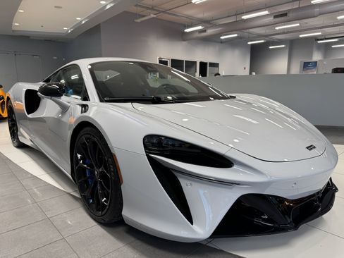 New 2026 McLaren Artura image 6