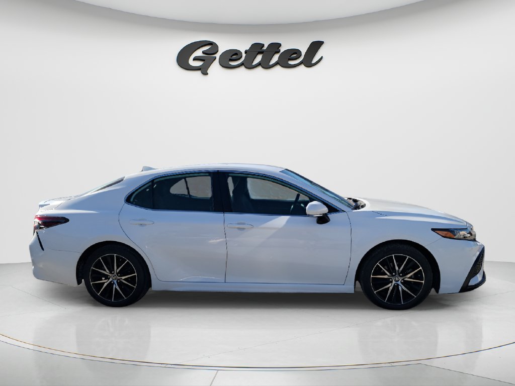 Used 2024 Toyota Camry SE w/ Convenience Package FWD image 4
