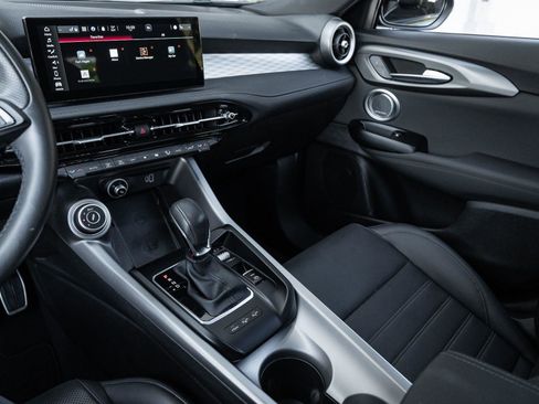 Used 2024 Alfa Romeo Tonale Veloce image 28