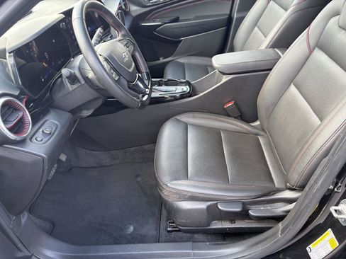 Used 2025 Chevrolet Trax RS FWD image 4