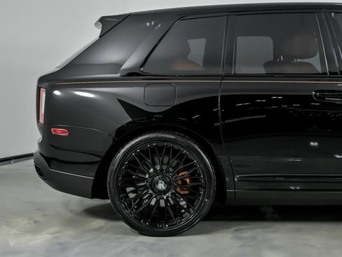 Used 2022 Rolls-Royce Cullinan w/ Dark Exterior Package image 13