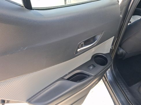 Used 2019 Toyota C-HR XLE FWD image 24