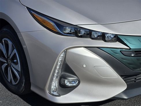 Used 2019 Toyota Prius Prime Advanced image 9
