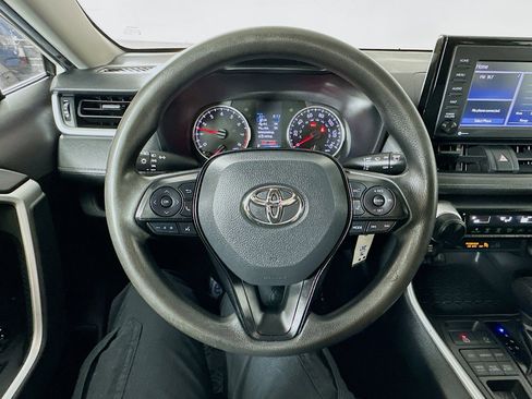Used 2021 Toyota RAV4 LE AWD/4WD image 11