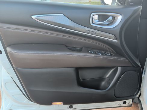 Used 2020 INFINITI QX60 Luxe w/ Essential Package FWD image 8