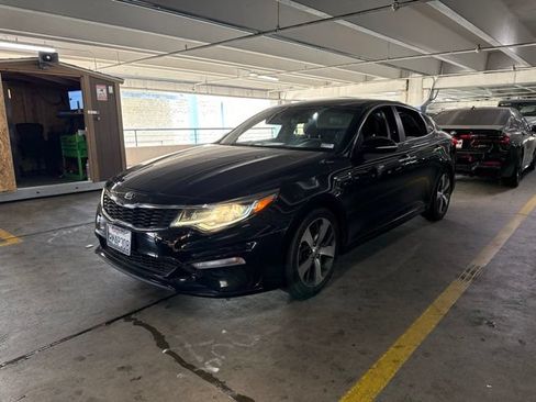 Used 2019 Kia Optima S FWD image 2