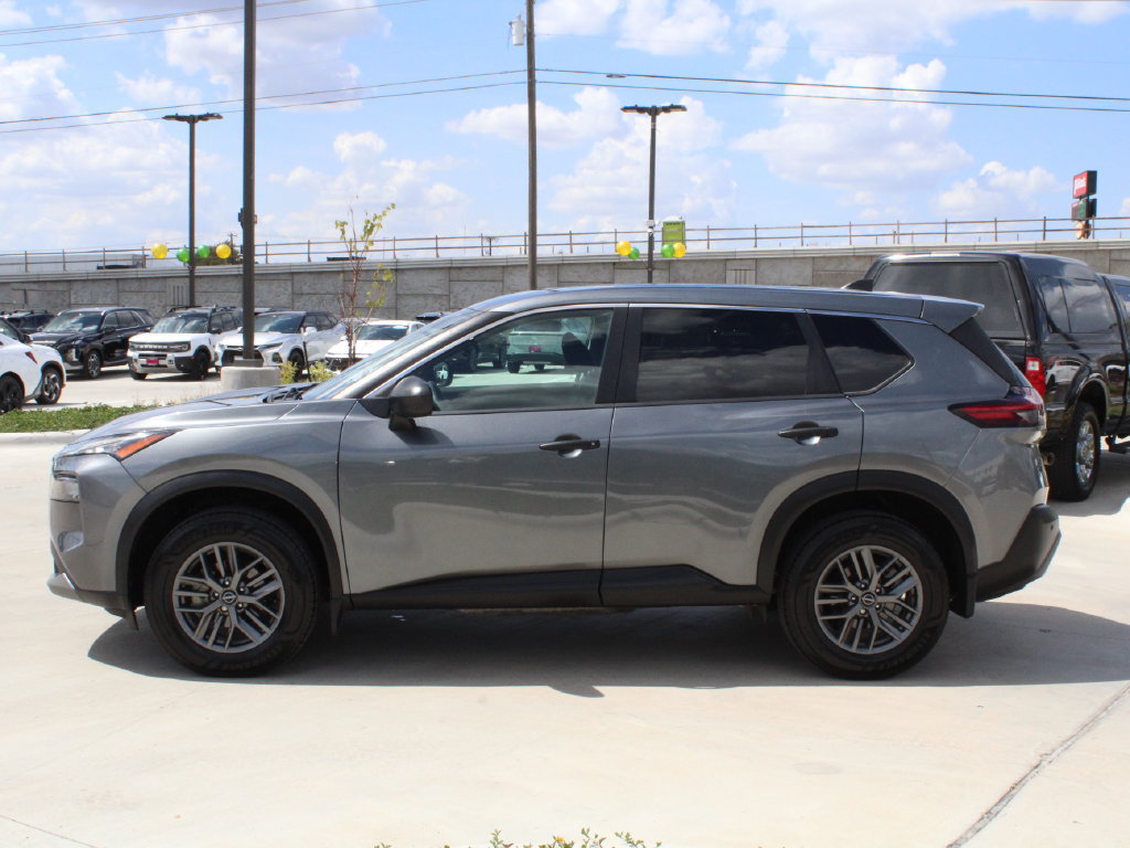 Used 2023 Nissan Rogue S FWD image 5