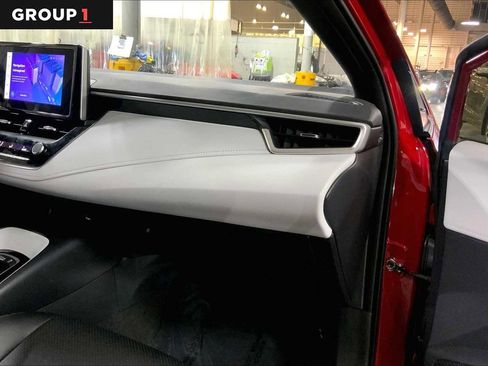 Used 2025 Toyota Corolla SE image 18