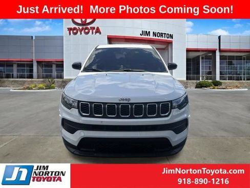 Used 2025 Jeep Compass Sport AWD/4WD image 2