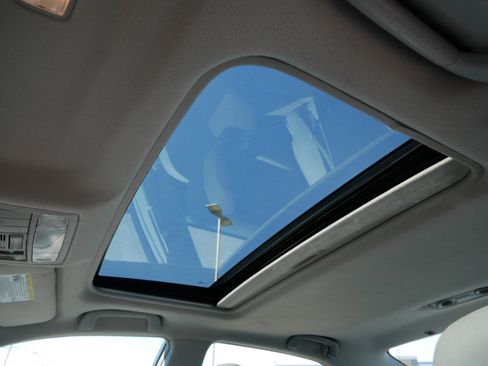 Used 2011 Toyota Camry XLE w/ SE/XLE Extra-Value Pkg image 34