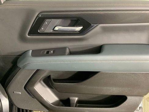 Used 2025 GMC Yukon AT4 w/ AT4 Premium Package image 33