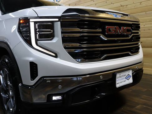 Used 2022 GMC Sierra 1500 SLT w/ SLT Premium Plus Package AWD/4WD image 18
