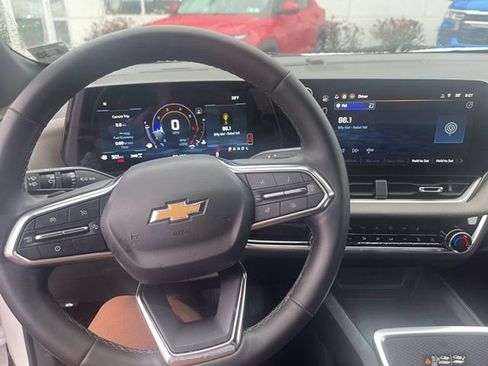 Certified 2025 Chevrolet Equinox LT w/ Convenience Package II image 9