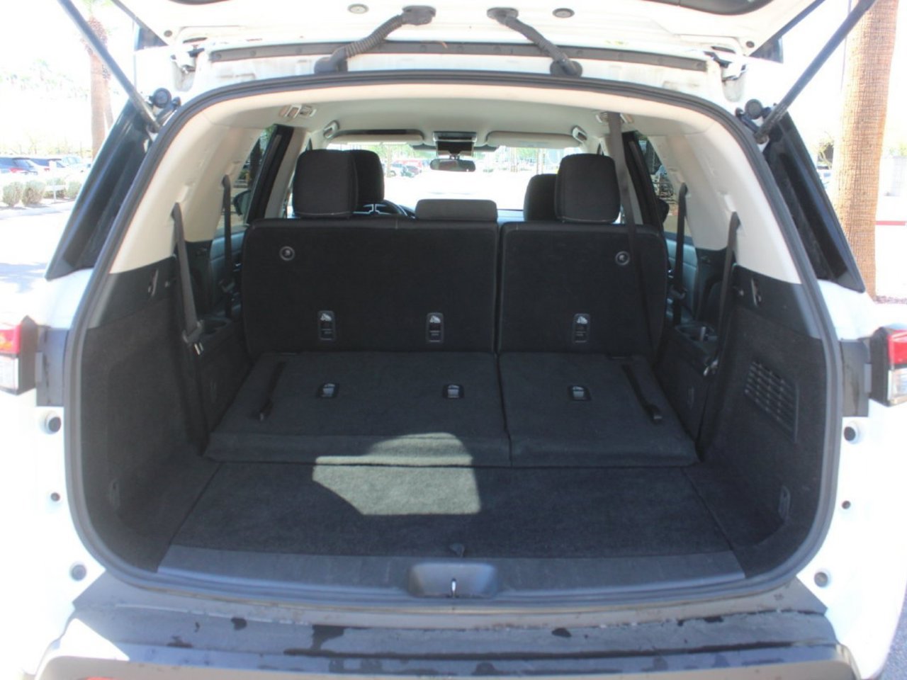 Used 2024 Nissan Pathfinder SV FWD image 5