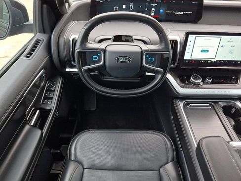 Used 2025 Ford Expedition Max Platinum w/ Stealth Appearance Package image 11