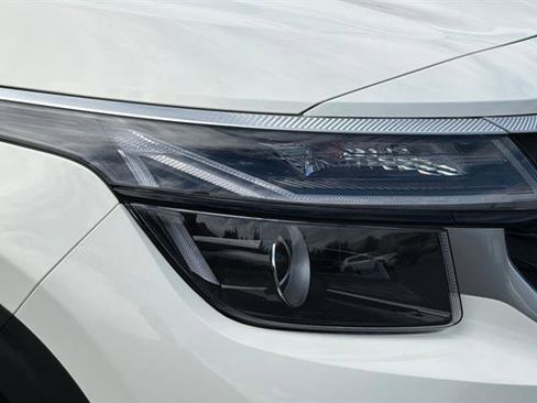 New 2026 Kia Seltos S FWD image 32