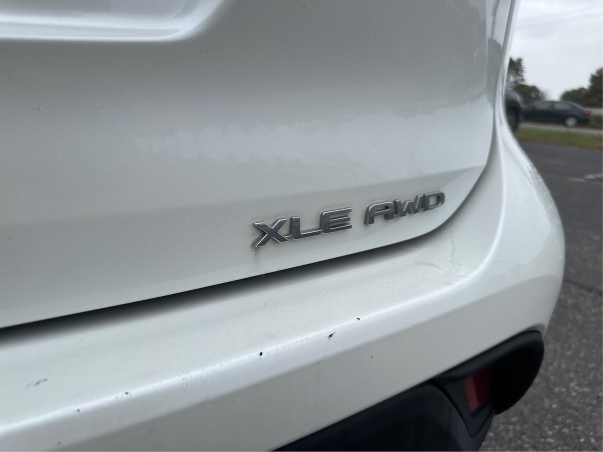 Used 2020 Toyota Highlander XLE AWD/4WD image 21